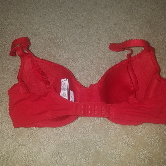 Victoria Secret Bra - Picture 2 of 3